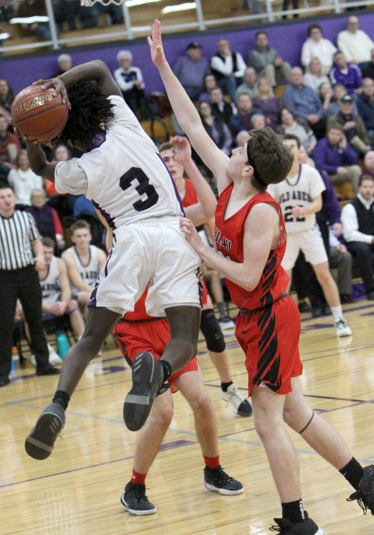 Chi-Hi boys basketball at Eau Claire Memorial 1-3-20